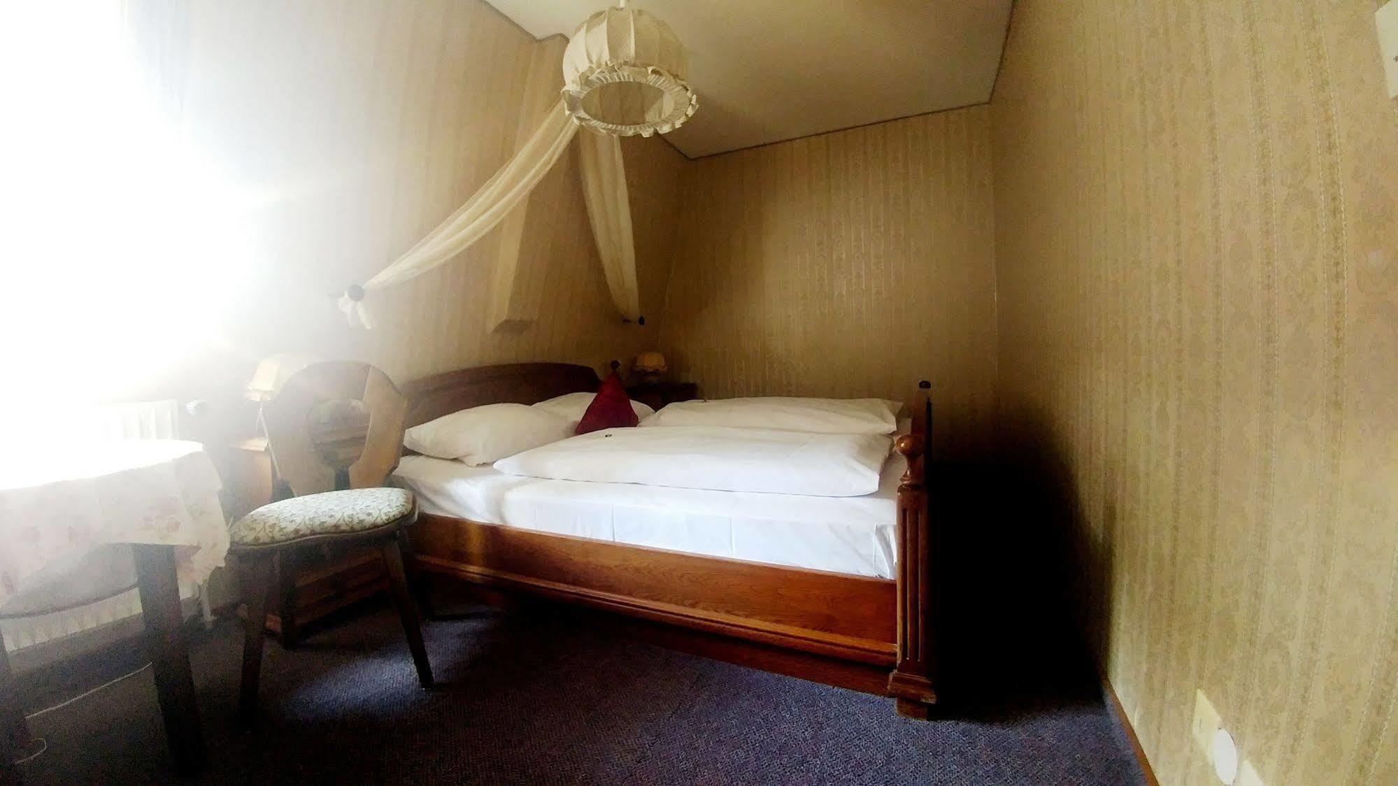 Hotel Schwarzer Adler 2*