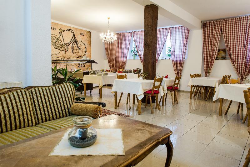 Hotel Schwarzer Adler 2*